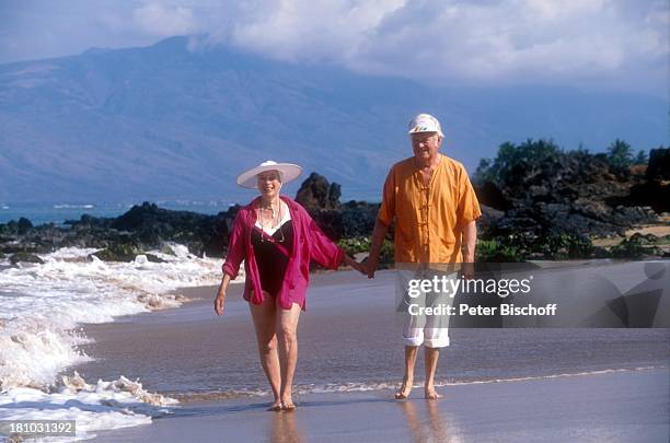 Anneliese Uhlig, Ehemann Douglas Tucker, Maui/Hawaii/USA/Amerika, Grand-Hyatt-Hotel, Schauspielerin, Urlaub, Strand, Meer, Spaziergang, Badeanzug,...