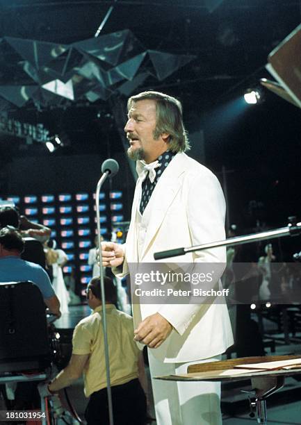 James Last, , Bühne, Auftritt, Mikrofon, Noten, Notenständer, Orchesterchef, Komponist, Promis, Prominente, Prominenter,