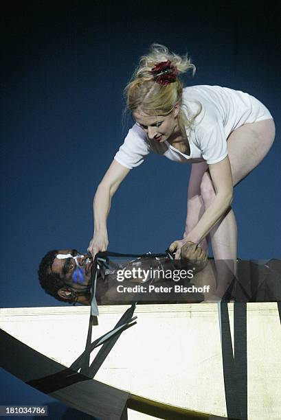 Günther Kaufmann, Susanne Schrader, Theaterstück "Die zehn Gebote", Evangelische Friedenskirche, Bremen, , Auftritt, Bühne, Altar, nackt,...