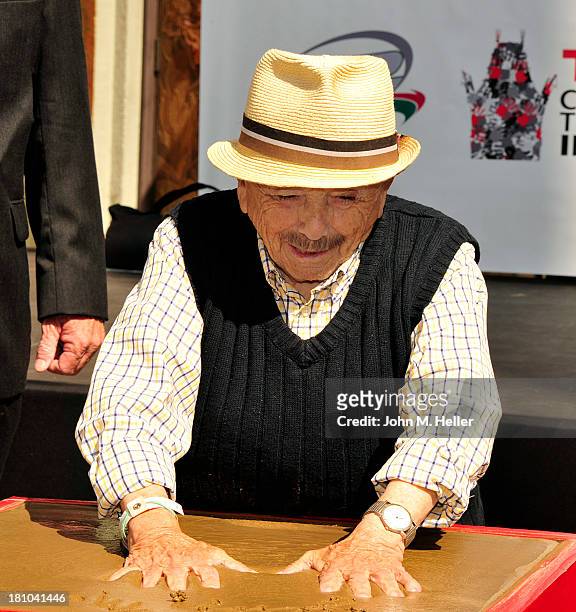 The Lollipop Kid" actor Jerry Maren Last Of The "Munchkins" from "The Wizard Of Oz" attends the Handprint-Footprint Ceremony at the TCL Chinese...