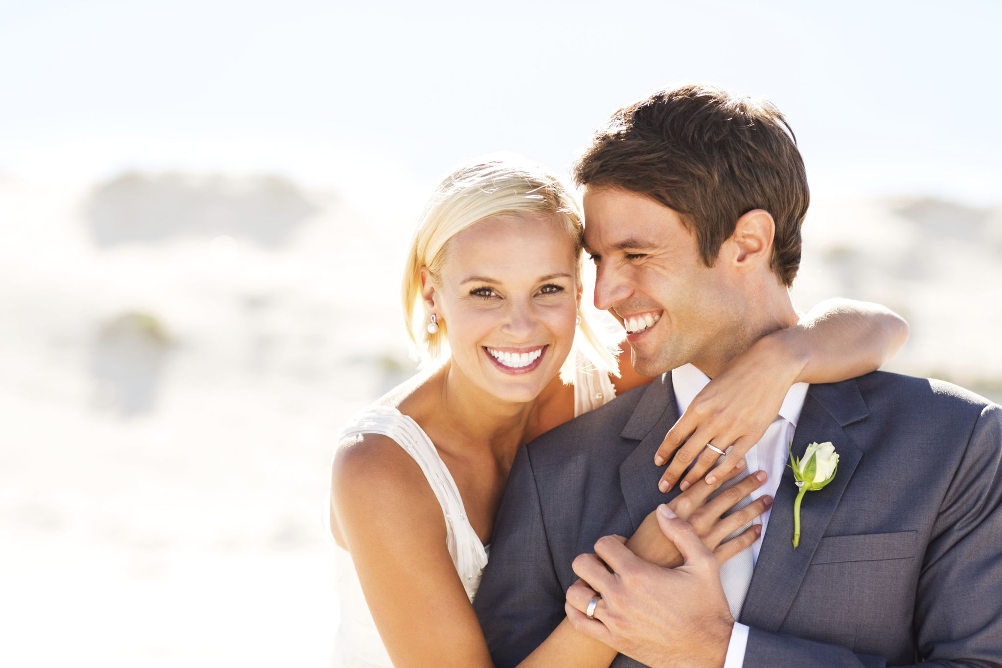 wedding couple smiling