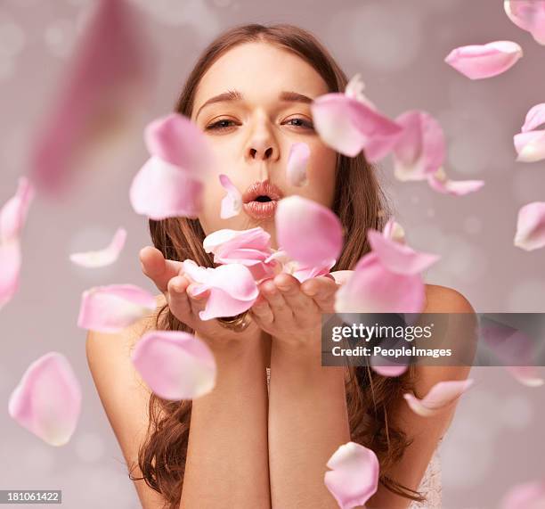 と空気で満たされた個性的な香り - 花びら ストックフォトと画像