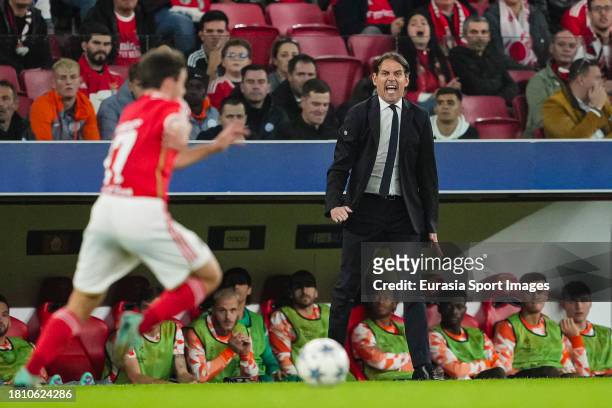 Internazionale Head Coach Simone Inzaghi reacts during the UEFA Champions League Group Stage match between SL Benfica and FC Internazionale at...