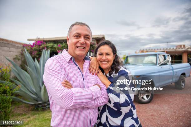 mexican couple - familia stock pictures, royalty-free photos & images