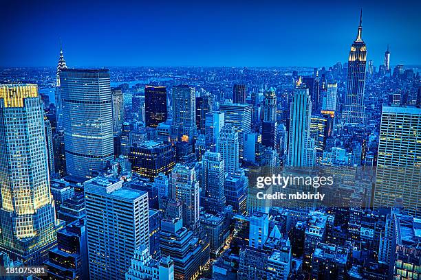 edificios de la ciudad de nueva york, estados unidos - nyc skyline night fotografías e imágenes de stock