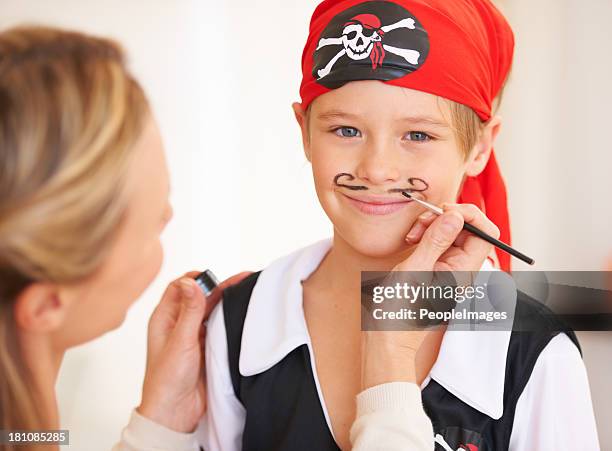 kindheit bestrebungen-being pirat - pirate stock-fotos und bilder