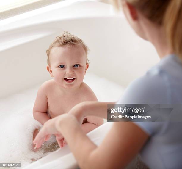 adoro o banheiro! - baby shower - fotografias e filmes do acervo