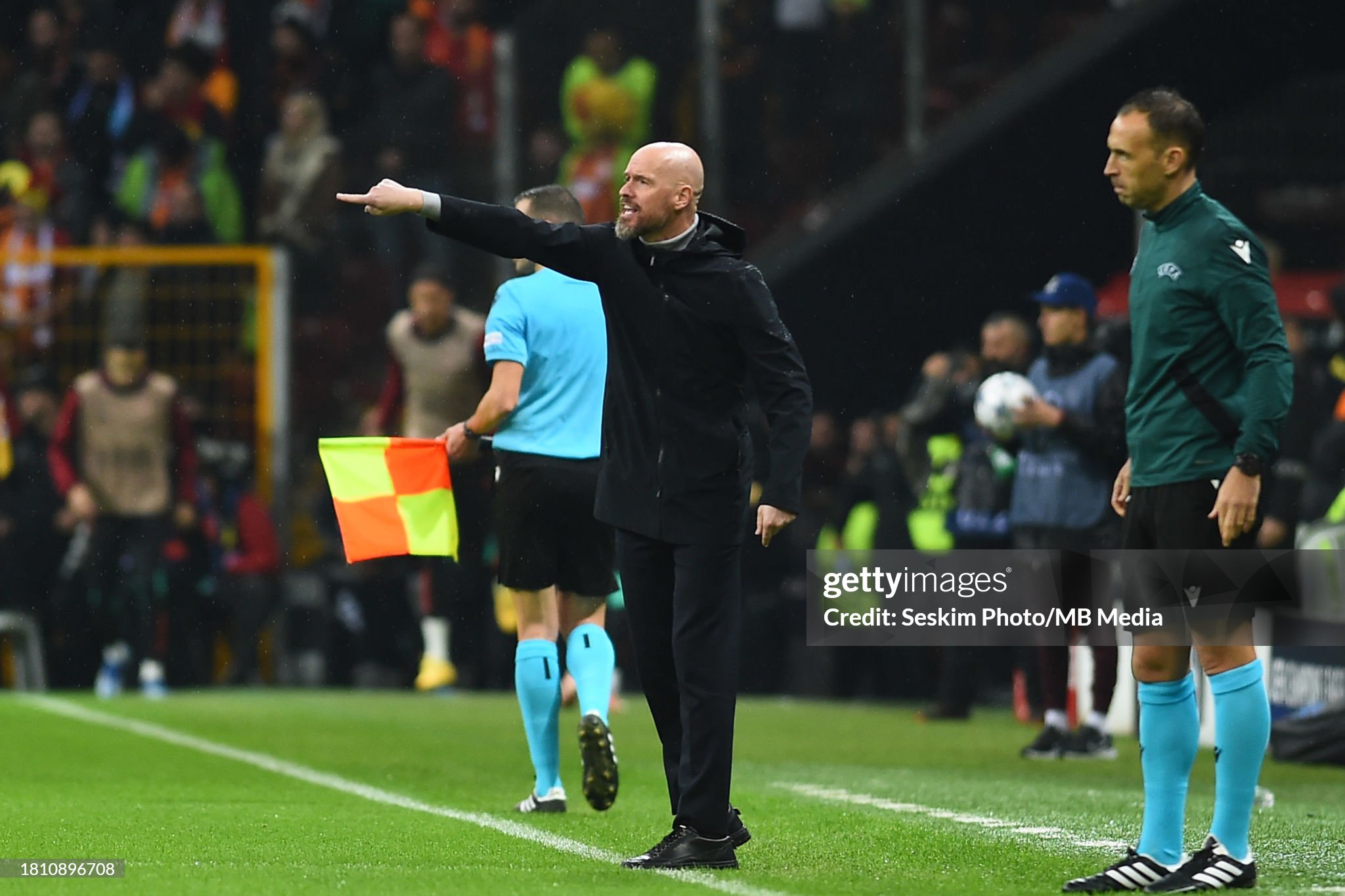 Trainer with 'more flair than Ferguson' ready to replace Ten Hag after humiliation