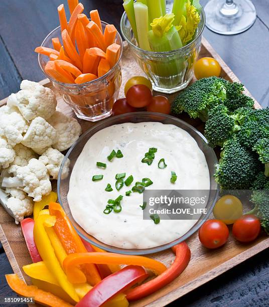 verduras y dip - salsa espesa fotografías e imágenes de stock