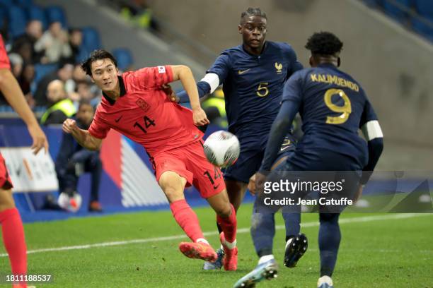 Hyun-taek Cho of South Korea, Lesley Ugochukwu of France in action during the international friendly match between France U21 and South Korea U21 at...