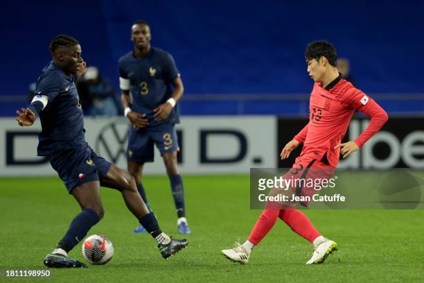 Seong-jin Kang of South Korea, left Lesley Ugochukwu of France in action during the international friendly match between France U21 and South Korea...