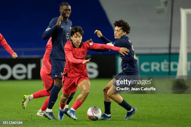 Ji-sung Eom of South Korea between Lesley Ugochukwu and Maghnes Akliouche of France in action during the international friendly match between France...