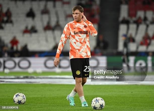 Nicolo Barella of Inter warms up ahead of the UEFA Champions League group D match between SL Benfica and FC Internazionale at Estadio do Sport Lisboa...