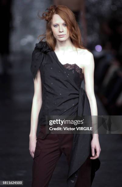 Claire Elliot walks the runway during the Paul Smith Ready to Wear Fall/Winter 2002-2003 fashion show as part of the London Fashion Week on February...