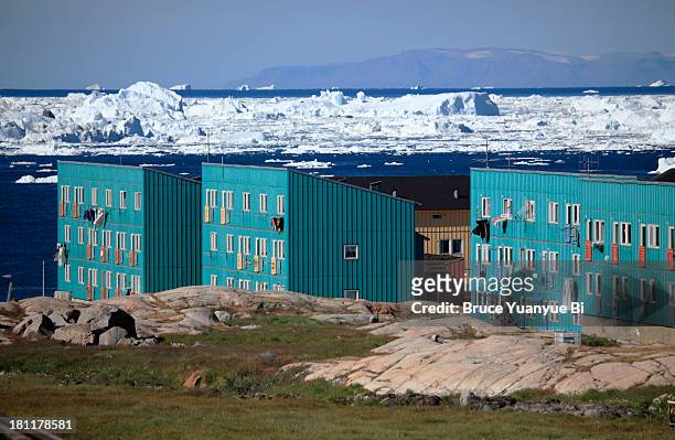 apartments in ilulissat - fiorde de gelo de ilulissat imagens e fotografias de stock