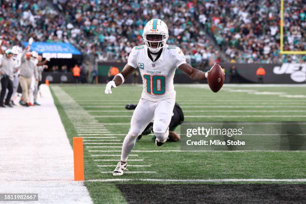 Tyreek Hill of the Miami Dolphins scores a seven yard touchdown pass against the New York Jets during the second quarter in the game at MetLife...