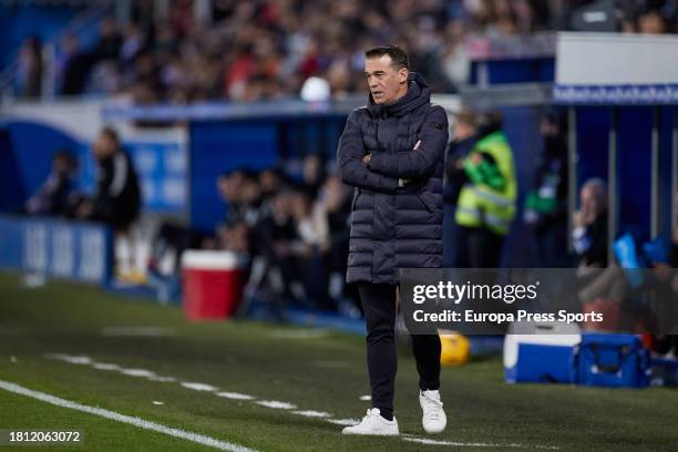 Luis Garcia Plaza head coach of Deportivo Alaves looks on during the LaLiga EA Sports match between Deportivo Alaves and Granada CF at Mendizorroza...