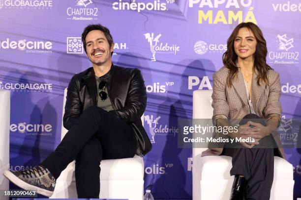 Mauricio Ochmann and Silvia Navarro attend a press conference for "Papá o Mamá" at Cinepolis Universidad on November 24, 2023 in Mexico City, Mexico.