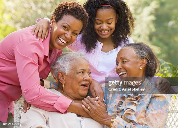 four generations of black women smiling - great grandmother photos et images de collection