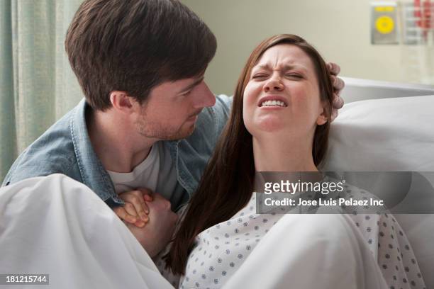 caucasian man helping girlfriend deliver baby - labor childbirth 個照片及圖片檔