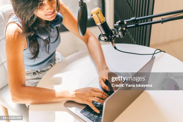 young and beautiful asian businesswoman and entrepreneur sharing her life stories and experience on a podcast or live broadcast - story telling in the workplace stock pictures, royalty-free photos & images