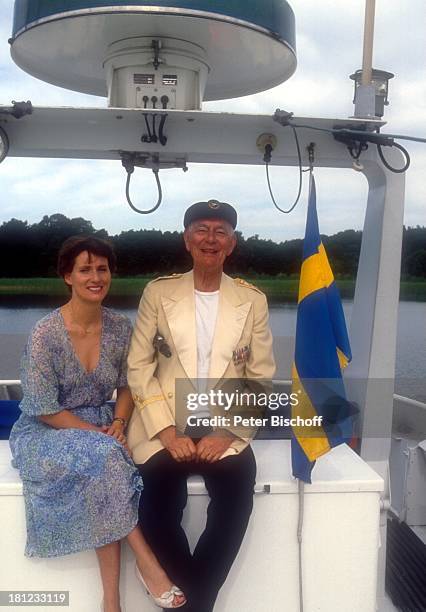 Graf Lennart Bernadotte, Ehefrau Gräfin Sonja Bernadotte, Urlaub an Bord seiner Motoryacht "Stella Nova", in der Nähe von "S c h l o ß G r i p s h o...