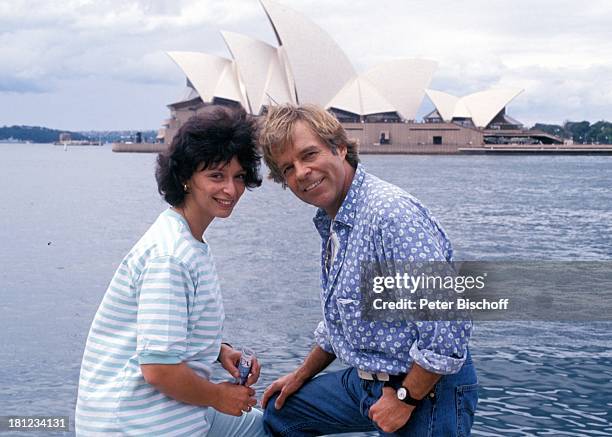 Conny Glogger, Thomas Fritsch, , neben den Dreharbeiten zur PRO 7 - Serie "Glueckliche Reise ", Folge 9, "Australien", , Sydney/Australien, Meer,...