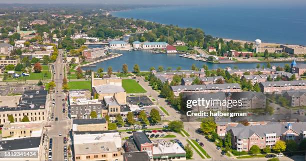 aerial shot of kenosha, wisconsin near lake michigan - water tower storage tank stock pictures, royalty-free photos & images