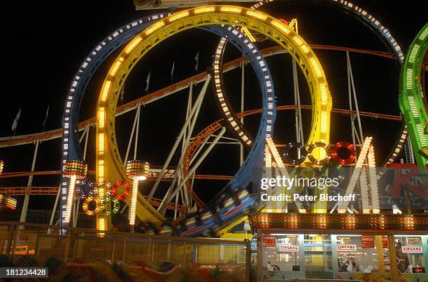 Achterbahn, Olympia-Looping, Fahrgeschäft, "Bremer Freimarkt", Reise, Bremen, Deutschland, Europa, , Volksfest, Jahrmarkt, Kirmis, bei Nacht,...