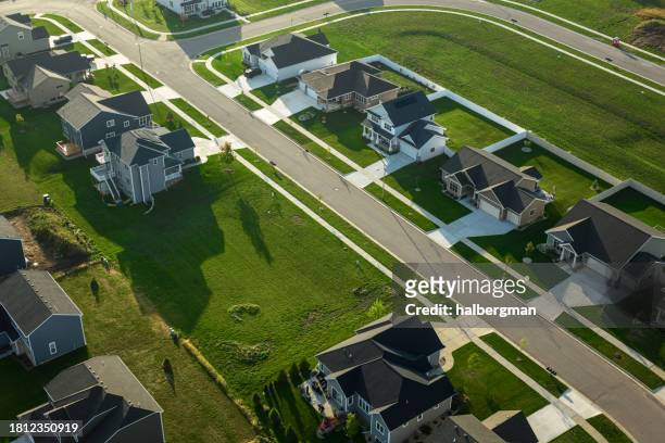 houses in wisconsin village on clear day - aerial - village_(wisconsin) stockfoto's en -beelden