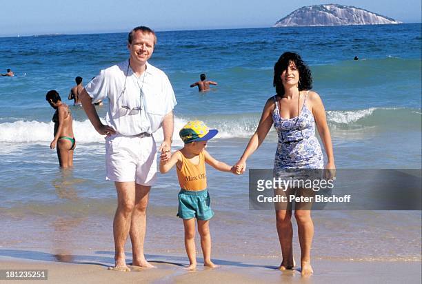 Michael Kausch, Sohn Matteo Kausch, Mutter Susanna Kausch, , neben den Dreharbeiten zur PRO 7 - Serie "Glueckliche Reise", Folge 1, "Brasilien", ,...