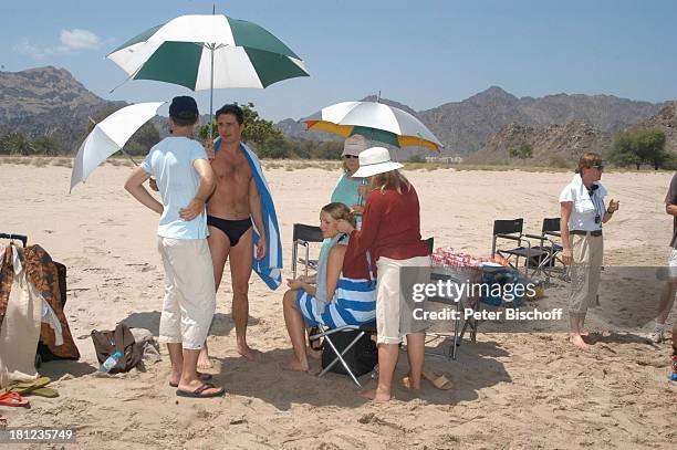 Tanja Wedhorn , Pascal Breuer , Drehteam, Dreharbeiten der ZDF-Reihe: "Traumschiff""Oman" "Wunschkind", Muscat/Oman/Arabien, , Hotel: "Al Bustan...