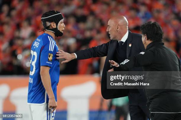 Ryotaro Tsunoda and coach, Kevin Muscat of Yokohama F.Marinos talk during the J.LEAGUE Meiji Yasuda J1 33rd Sec. Match between Yokohama F･Marinos and...