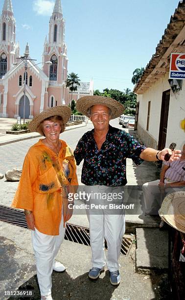 Horst Naumann, Ehefrau Christa Naumann, neben den Dreharbeiten zur ZDF-Reihe "Traumschiff", Folge 20, "Südafrika", Insel "Isla...