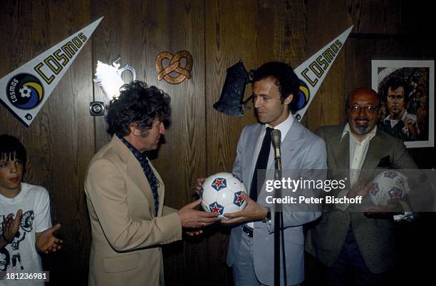 Franz Beckenbauer , Gotthilf Fischer , Name auf Wunsch, New York/USA/Amerika, , Fußballstadion, Cosmos-Stadion, Fußballer, Sportler, Chorleiter,...