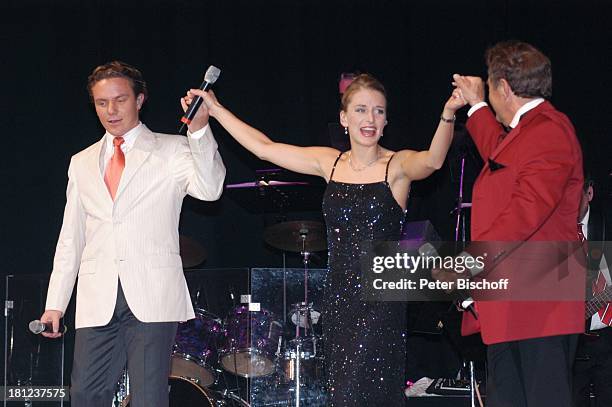 Stefan Mross, Lebensgefährtin Stefanie Hertel , Vater Eberhard Hertel , Tournee "Zauber der W E I H N A C H T", Stadthalle, Riesa, Sachsen,...