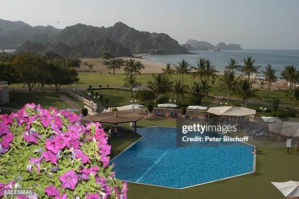 Swimming-Pool und Garten-Anlage gesehen vom Balkon Hotel: "Al Bustan Palace Intercontinental", Muscat/Oman/Arabien, arabischer Staat, Mittlerer...