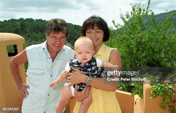 Egon Wellenbrink, Ehefrau Lisa mit Tochter Clarissa, , Mallorca, Spanien, Musiker, Schauspieler, Homestory, Ehemann, Vater, Familie, Promis,...