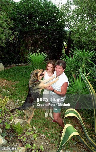 Egon Wellenbrink mit Tochter Susanna, Schäferhündin "Anna", , Mallorca, Spanien, Musiker, Schauspieler, Homestory, Vater, Familie, Promis,...