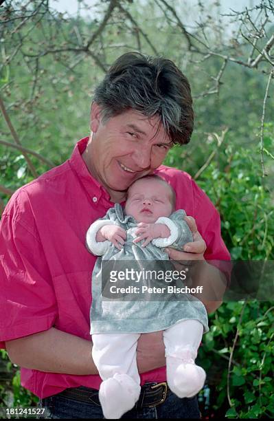 Egon Wellenbrink mit Tochter Clarissa, , Mallorca, Spanien, Musiker, Schauspieler, Vater, Familie, Homestory, Promis, Prominente, Prominenter,