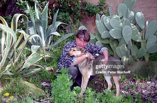 Egon Wellenbrink mit Schäferhündin "Anna", , Mallorca, Spanien, Musiker, Schauspieler, Hund, Tier, Homestory, Promis, Prominente, Prominenter,