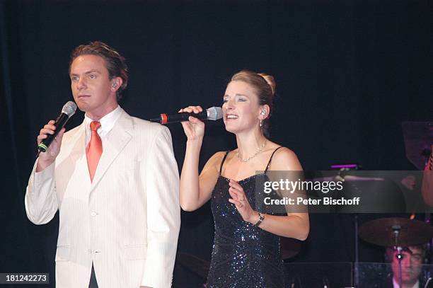 Stefanie Hertel , Lebensgefährte Stefan Mross, Tournee "Zauber der W E I H N A C H T", Stadthalle, Riesa, Sachsen, Deutschland, ,