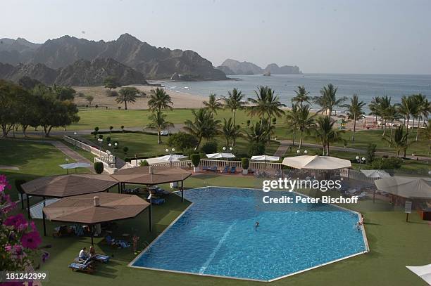 Swimming-Pool und Garten-Anlage gesehen vom Balkon Hotel: "Al Bustan Palace Intercontinental", Muscat/Oman/Arabien, arabischer Staat, Mittlerer...
