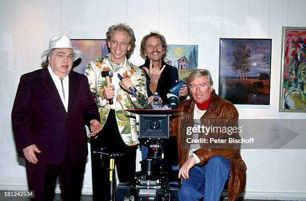 Gruppenfoto : Mircea Krishan, Frank Schroeder, Frank Zauder, Peer Augustinski, ARD - Serie "Comedy Club" , Schauspieler, Kamera, Hut,