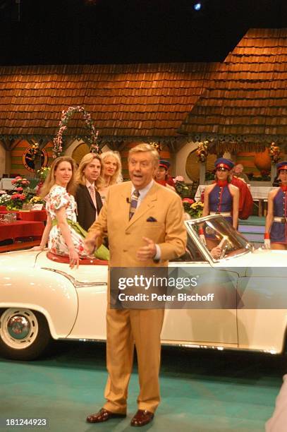 Karl Moik mit Auto "Borgward"-"Isabella Sport Coup", ARD-Musik-Show "Musikantenstadl", Bremen, , "Stadthalle", Bühne, Pkw, Oldtimer, Promis,...