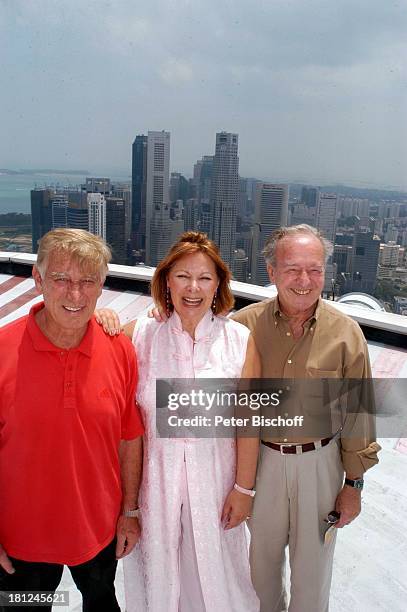 Siegfried Rauch, Heide Keller, Horst Naumann, , Dachterasse Hotel: "Raffles Hotel", Singapur, ,