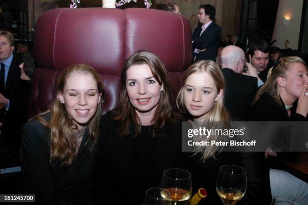 Dana Vavrova , Tochter Janina Vilsmaier , Tochter Therese Vilsmaier , Party nach Verleihung "Bayerischer Filmpreis", München, ,