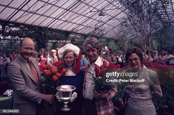 Rudi Carrell , Gärtnerei-Inhaber, Tulpenkönigin, Gärtnerei-Inhaberin , Fernseh-Show in Holland, , Tulpen, Gärtnerei, Blumen, Pflanzen, Moderator,...