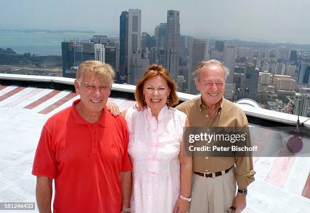 Siegfried Rauch, Heide Keller, Horst Naumann, , Dachterasse Hotel: "Raffles Hotel", Singapur, ,