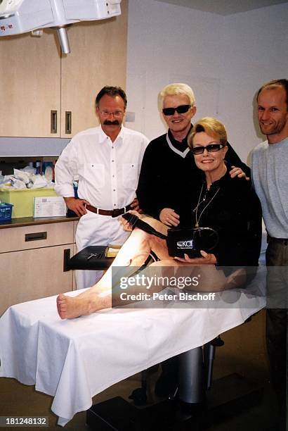 Heino, Ehefrau Hannelore Kramm, , Dr. Markus Wuttke , Ferdinand Bartl , , "HELIOS Krankenhaus", Kitzbühel, ; sterreich, Schlager-Star, Wunde, Bein,...